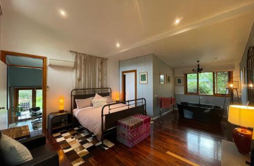 Dixons Creek Villa | The Studio - Yarra Valley