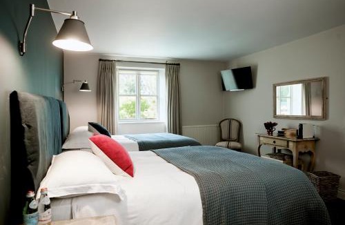 Rendcomb Hotel | The Stump