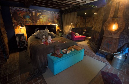 Muidorge House | The Suit Legends. A luxury Romantic Suite + Private Spa in Oise, B&B near Paris