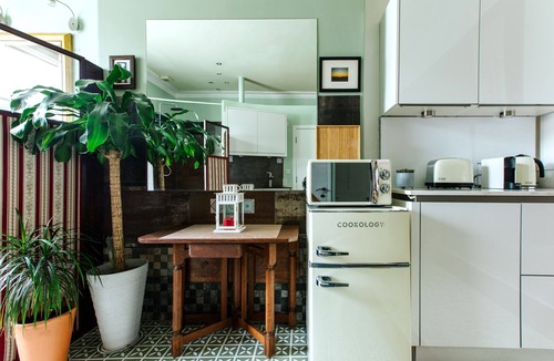 Pontcanna Apartment | The Suite | Cardiff City Centre + Private Parking