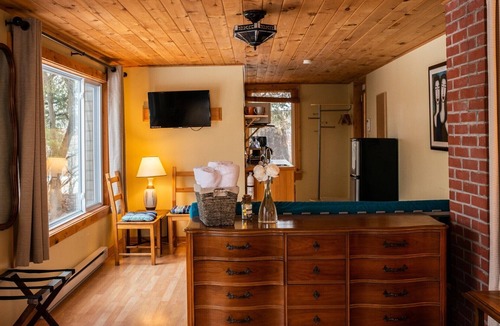Bishop Corners Apartment | The Suite - Myers Cave Resort
