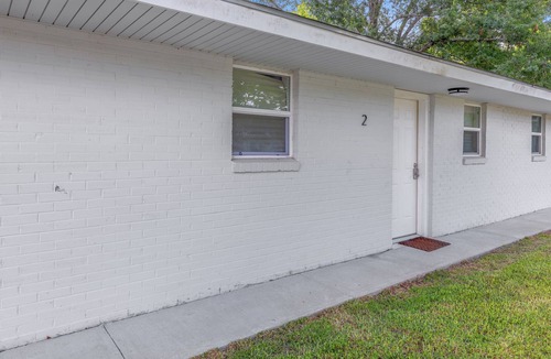 Sulphur Apartment | The Suite Spot 2 - minutes from casinos