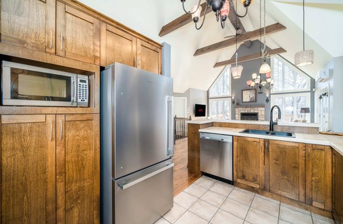 Stoneham Ski Chalet | The Summit | 4Season Spa | Fireplace | BBQ | Near Stoneham | Terrace | WIFI | AC