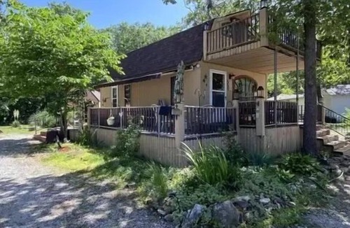 Deepwater House | The Summer Shanty; quiet & cozy!