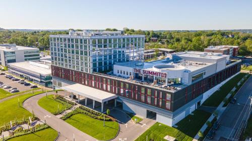 Roselawn Finance Hotel | The Summit Hotel