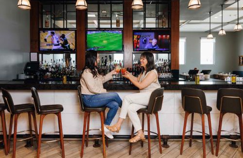 Roselawn Finance Hotel | The Summit Hotel
