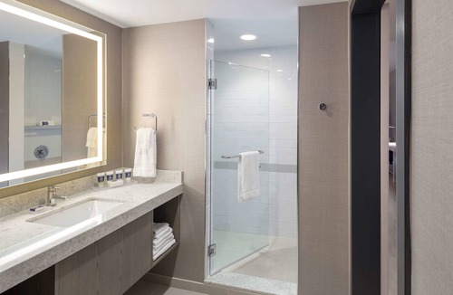 Roselawn Finance Hotel | The Summit Hotel