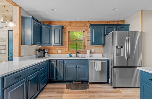 Wolf Laurel Cabin | The Summit