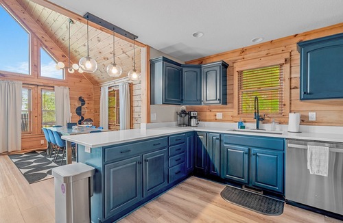 Wolf Laurel Cabin | The Summit