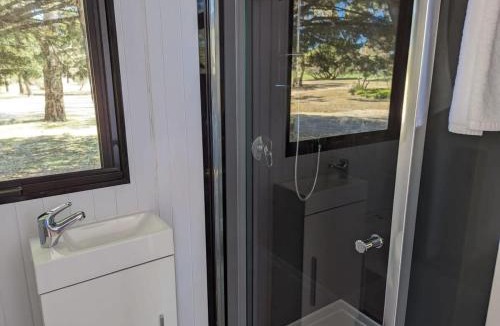 Dadswells Bridge House | The Summit View by Tiny Away