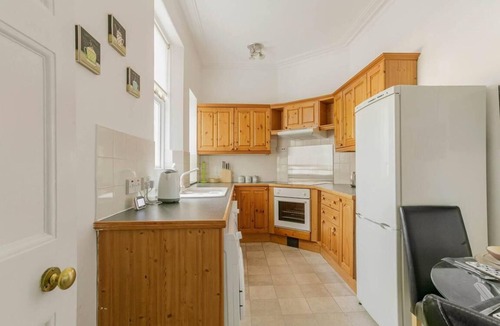 Aberdeen West End Apartment | The Summit West end Spacious City flat with Private parking