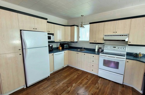 Pohenegamook Ski Chalet | The Sun Mook | Lakefront | AC | Kayaks & PoolTable | 4season SPA | BBQ | Firepit