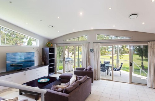 Soldiers Point House | The Sundowner