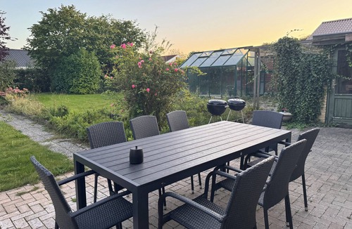 Munkebo House | The Sunflower: 7BR, 3BA Retreat w/Garden & Parking in Munkebo