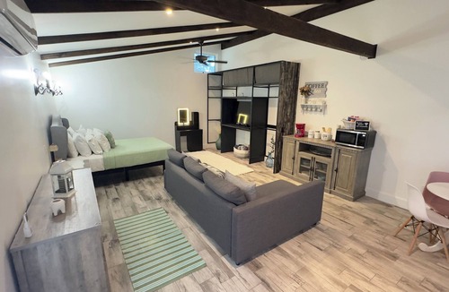 Kyle Apartment | THE SUNFLOWER GUEST HOUSE