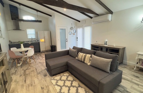 Kyle Apartment | THE SUNFLOWER GUEST HOUSE