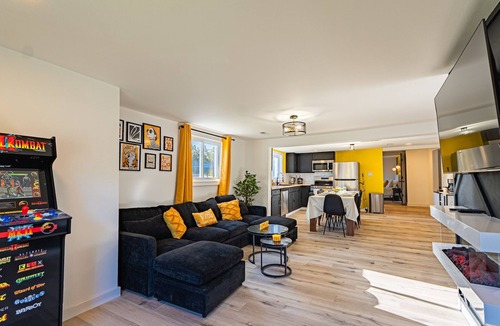 Summerlee House | The SunHaus#HOTTUB#FirePIt#Arcade#PetFriendly#