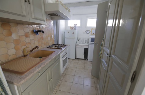 Villecroze Cabin | The sunny cherry tree.