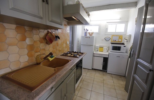 Villecroze Cabin | The sunny cherry tree.