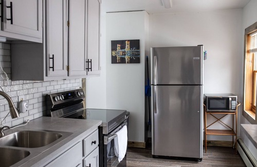 Laurium House | The Sunny Side! Convenient and Sleeps 6!