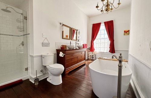 Clarksville Bed & Breakfast | The Sunnyside Sisters Bed and Breakfast