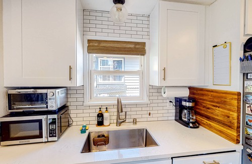 Roxhill House | The Sunrise Sanctuary | House in Seattle with a private yard