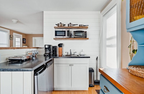 Prince Edward Apartment | The sunroom on Maple