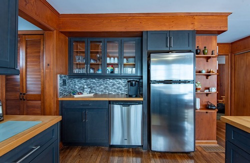 Wyoming House | The Sunset Bell Lakehouse & Beachfront Retreat - Lake Huron