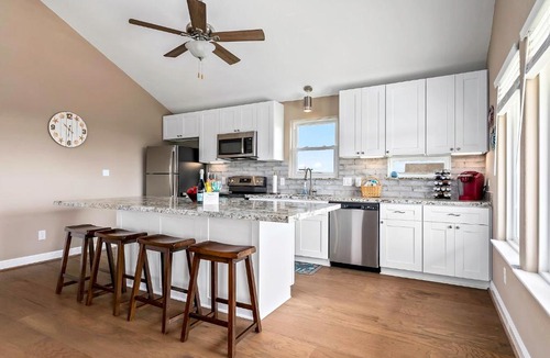 San Luis House | The Sunset House in Treasure Island