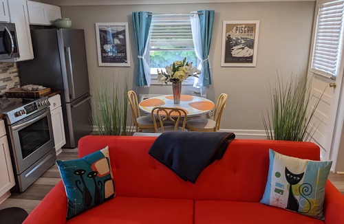 Brevard Hotel | The Sunset Motel