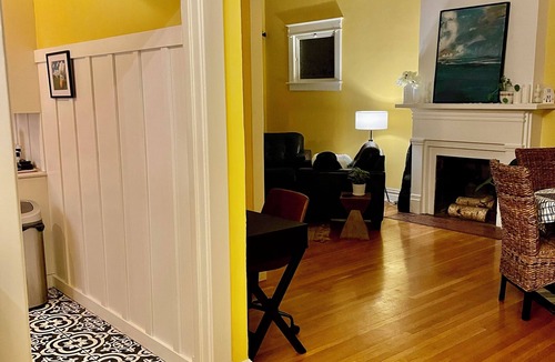 Lexington House | The Sunshine Cottage