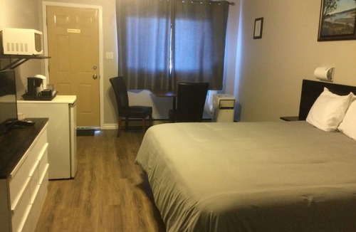 Parrsboro Hotel | The Sunshine Inn