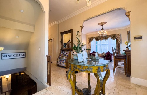 Salinas House | The Superior Room 209