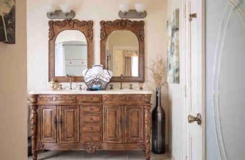 Salinas House | The Superior Room 209