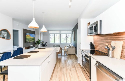 Crystal City Condo | The Sur by Stylish Stays