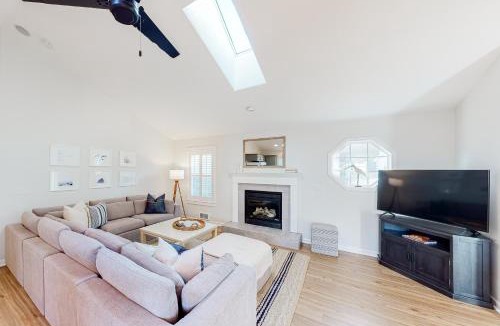 Four Sisters House | The Surfbird