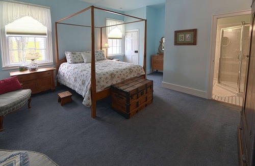 Canandaigua Bed & Breakfast | The Susan B. - King room with shower
