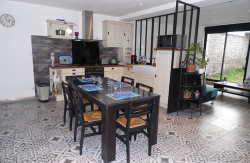 Nauroy House | The swallow house