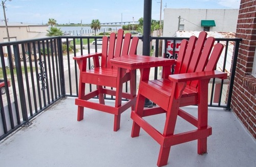 Historic Downtown Apalachicola Condo | The Swan, Bay & River Views, Private Elevator!