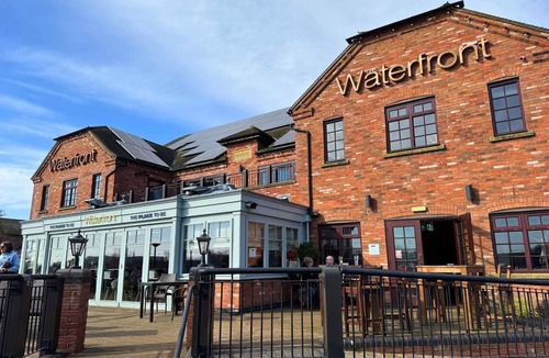 Barton under Needwood Boat Rental | The Swan Flotel | Barton Marina