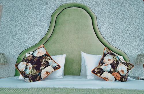 Staines Hotel | The Swan Hotel