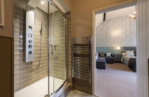 Ozleworth Hotel | The Swan Hotel