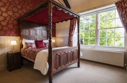 Ozleworth Hotel | The Swan Hotel