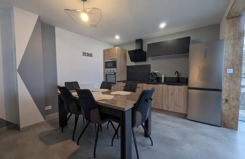Changey House | The Swan House