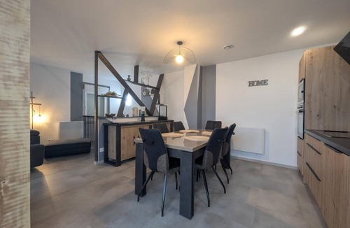 Changey House | The Swan House