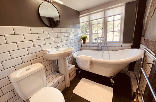 Midhurst Hotel | The Swan Inn