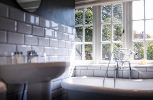 Midhurst Hotel | The Swan Inn