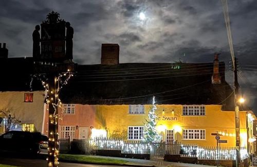 Monks Eleigh Bed & Breakfast | The Swan Inn