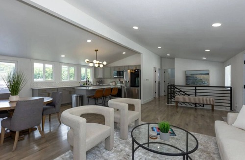 Lake Ozark House | The Sway Stay - Lakeside Fire Pit & Location!