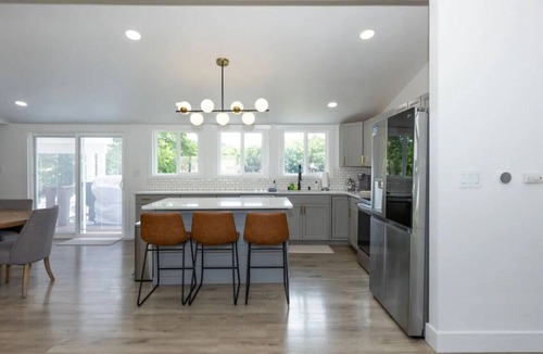 Lake Ozark House | The Sway Stay - Lakeside Fire Pit & Location!